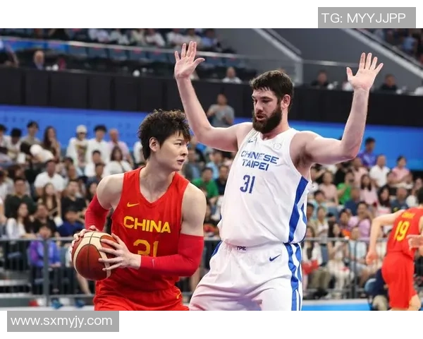 王哲林领衔中国篮球新篇章助力球队冲击国际赛场荣耀 王哲林领衔中国篮球新篇章助力球队冲击国际赛场荣耀