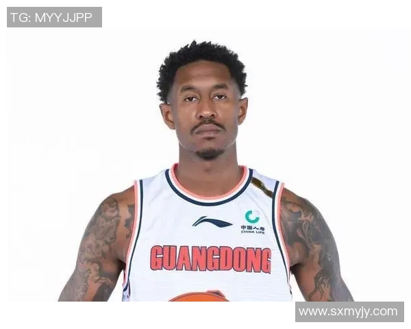 马尚布鲁克斯：从篮球场上的明星到生活中的奋斗者之路